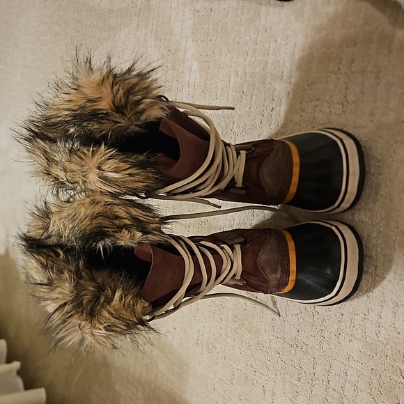 Sorel, Joan of Arctic Boots, size 6.5 - Picture 1 of 5